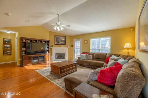 Living - 6171 E Sandbourne, Olive Branch, MS 38654 photo 1 of 2