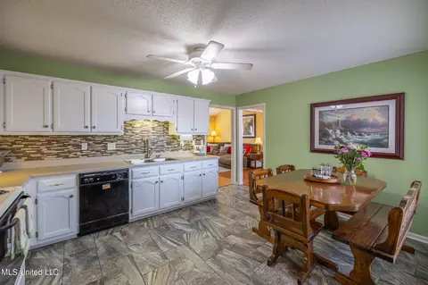 Kitchen - 6171 E Sandbourne, Olive Branch, MS 38654 photo 1 of 1