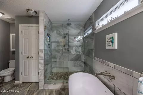 Bath - 6171 E Sandbourne, Olive Branch, MS 38654 photo 2 of 3