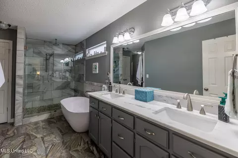 Bath - 6171 E Sandbourne, Olive Branch, MS 38654 photo 1 of 3
