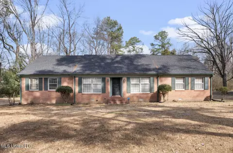 821 Strayhorn St, Senatobia, MS 38668