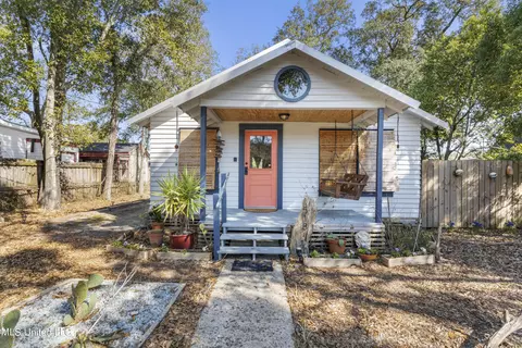 1518 Eastward Dr, Gulfport, MS 39501