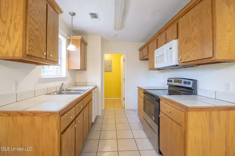Kitchen - 178 John Willis Rd, Wiggins, MS 39577 photo 1 of 3