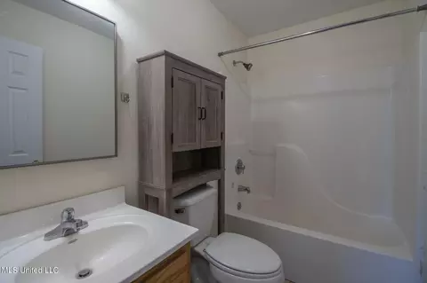 Bath - 178 John Willis Rd, Wiggins, MS 39577 photo 2 of 2