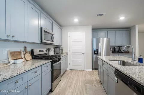 Kitchen - 1032 Enclave Cir, Long Beach, MS 39560 photo 3 of 4