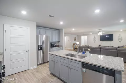 Kitchen - 1032 Enclave Cir, Long Beach, MS 39560 photo 4 of 4