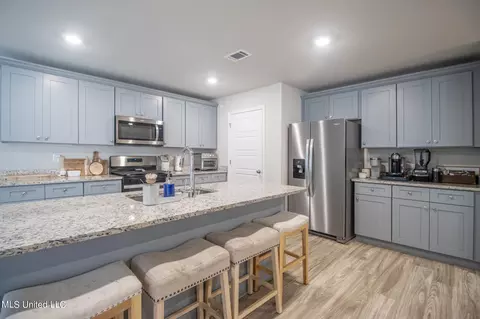 Kitchen - 1032 Enclave Cir, Long Beach, MS 39560 photo 2 of 4