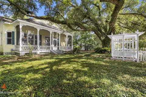 504 N 2nd St, Bay Saint Louis, MS 39520