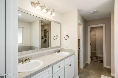 Bath - 148 Cedar Green Dr, Canton, MS 39046 photo 2 of 3