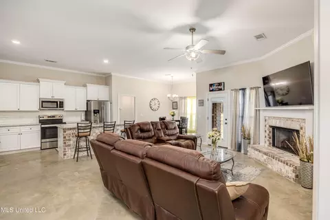 Living - 148 Cedar Green Dr, Canton, MS 39046 photo 1 of 3