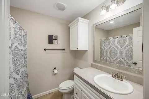 Bath - 148 Cedar Green Dr, Canton, MS 39046 photo 1 of 3