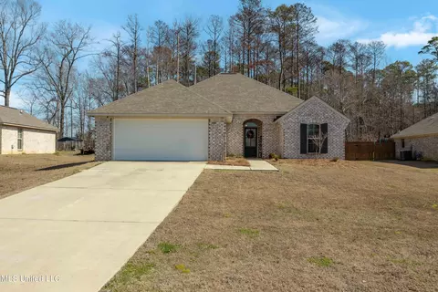 148 Cedar Green Dr, Canton, MS 39046