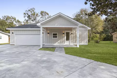 236 Holcomb Blvd, Ocean Springs, MS 39564