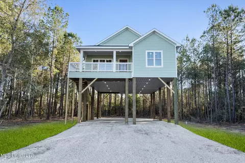 115 Blakemore Ave, Bay Saint Louis, MS 39520