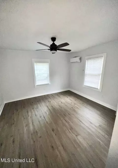 1019 Combs St, Jackson, MS 39204 photo 2