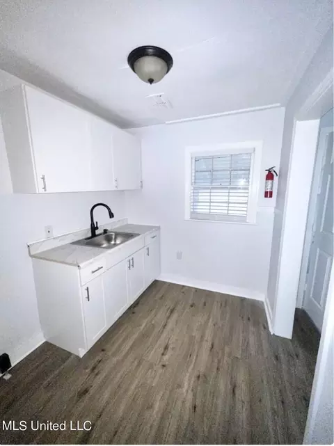 1019 Combs St, Jackson, MS 39204 photo 4