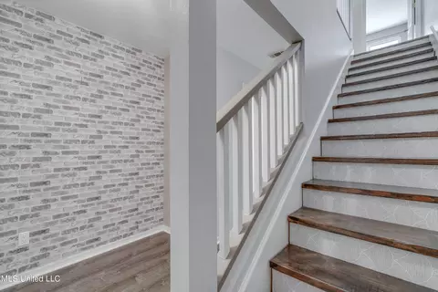 Entry Way - 246 Highpoint Dr, Diamondhead, MS 39525 photo 2 of 3