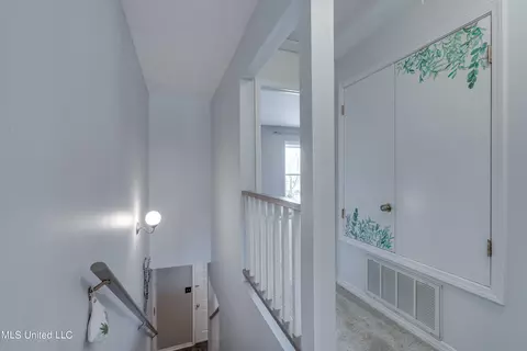 Entry Way - 246 Highpoint Dr, Diamondhead, MS 39525 photo 3 of 3