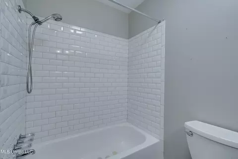 Bath - 246 Highpoint Dr, Diamondhead, MS 39525 photo 2 of 3