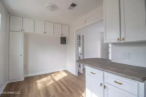 Kitchen - 3112 Bellview Ave, Moss Point, MS 39563 photo 2 of 2
