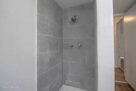 Bath - 3112 Bellview Ave, Moss Point, MS 39563 photo 3 of 3