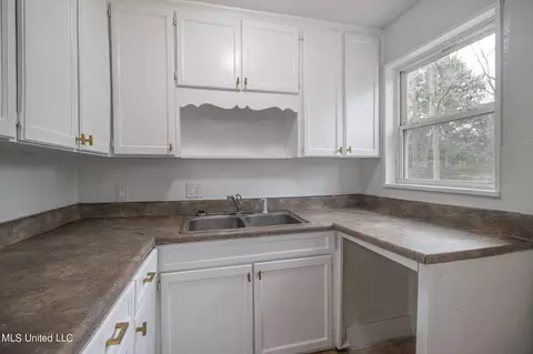 Kitchen - 3112 Bellview Ave, Moss Point, MS 39563 photo 1 of 2