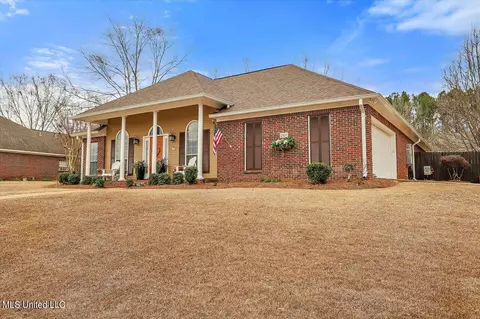 Exterior - 207 Pecan Cir, Brandon, MS 39042 photo 2 of 11