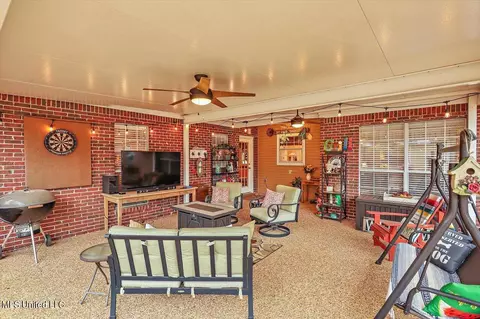 Living - 207 Pecan Cir, Brandon, MS 39042 photo 5 of 6