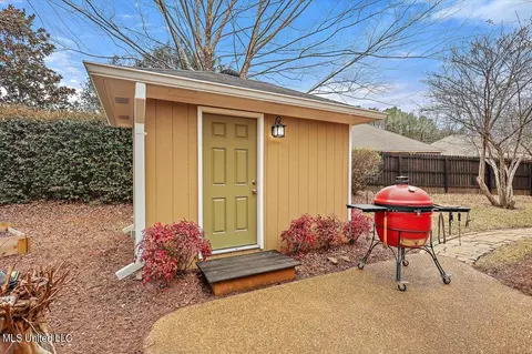 Exterior - 207 Pecan Cir, Brandon, MS 39042 photo 6 of 11
