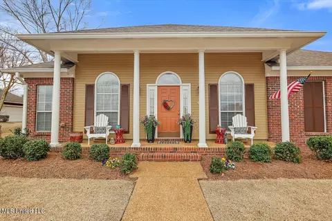 Exterior - 207 Pecan Cir, Brandon, MS 39042 photo 4 of 11