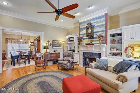 Living - 207 Pecan Cir, Brandon, MS 39042 photo 1 of 6