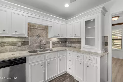 Kitchen - 122 Sumac Dr, Madison, MS 39110 photo 2 of 5