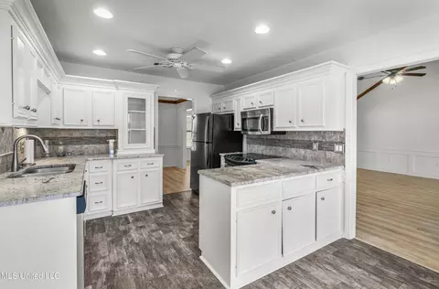 Kitchen - 122 Sumac Dr, Madison, MS 39110 photo 3 of 5