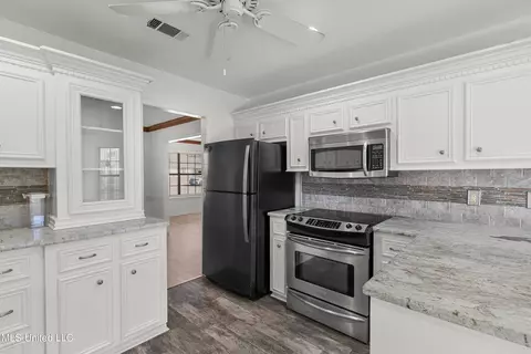 Kitchen - 122 Sumac Dr, Madison, MS 39110 photo 4 of 5