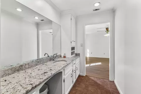Bath - 122 Sumac Dr, Madison, MS 39110 photo 3 of 4