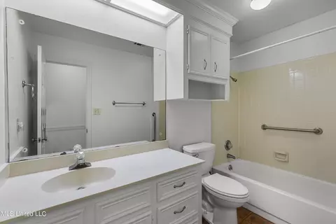 Bath - 122 Sumac Dr, Madison, MS 39110 photo 1 of 4
