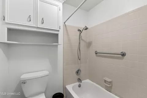 Bath - 122 Sumac Dr, Madison, MS 39110 photo 4 of 4