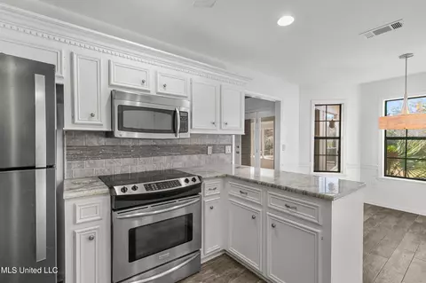 Kitchen - 122 Sumac Dr, Madison, MS 39110 photo 5 of 5