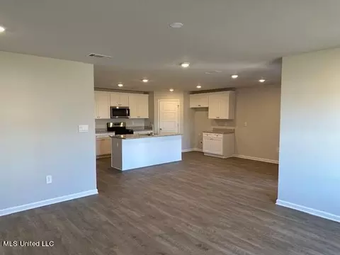 Kitchen - 1055 Enclave Cir, Long Beach, MS 39560 photo 5 of 6
