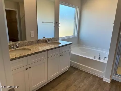 Bath - 1055 Enclave Cir, Long Beach, MS 39560 photo 4 of 6