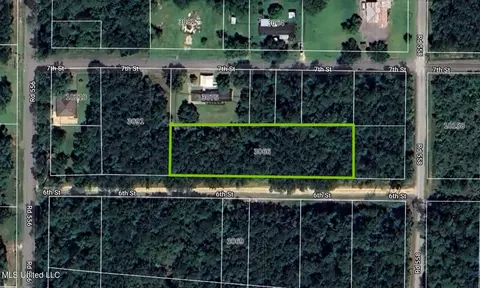 3066 Sixth St, Bay Saint Louis, MS 39520