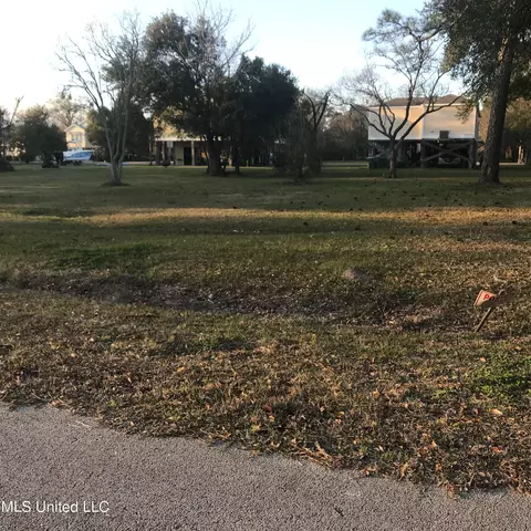 2117 Edgewood Ave, Pascagoula, MS 39567