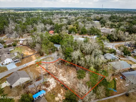 972 Kunia Ct, Diamondhead, MS 39525