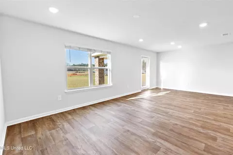 Living - 63 Crown Dr, Lucedale, MS 39452 photo 5 of 5
