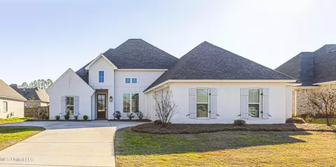 110 Sweetbriar Ct, Canton, MS 39046