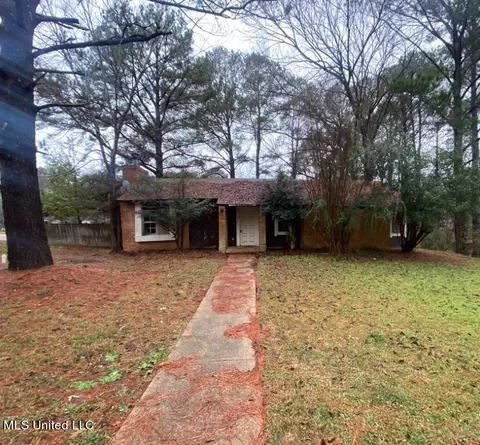 613 Briarcliff Cir, Jackson, MS 39212