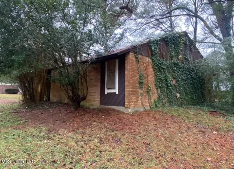 613 Briarcliff Cir, Jackson, MS 39212 photo 2