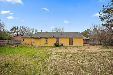 Exterior - 124 Aspen Cv, Jackson, MS 39212 photo 4 of 4