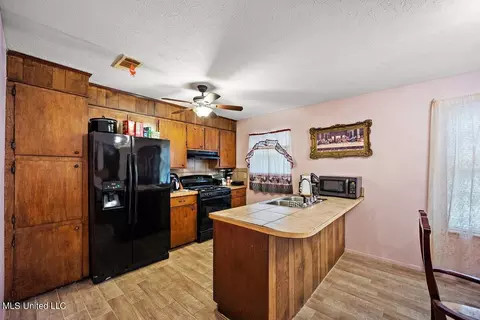 Kitchen - 124 Aspen Cv, Jackson, MS 39212 photo 1 of 2