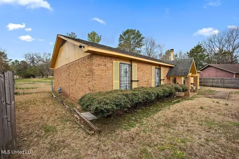 Exterior - 124 Aspen Cv, Jackson, MS 39212 photo 2 of 4